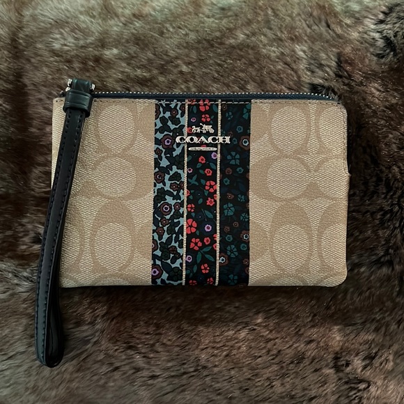 Coach Women’s Wristlet - Picture 1 of 3